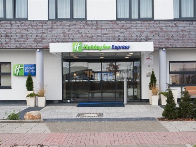 Holiday Inn Express Bremen Airport, An Ihg Hotel Exteriör bild